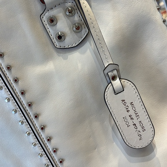 Michael Kors Astor Large Studded Leather
N/S Tote Bag Handbag Optic
NWT - Picture 3 of 16